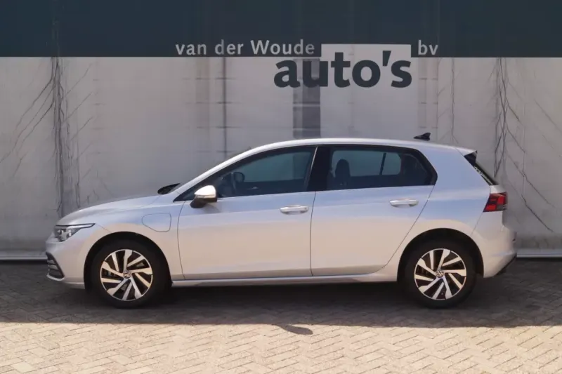 Volkswagen Golf (2024)