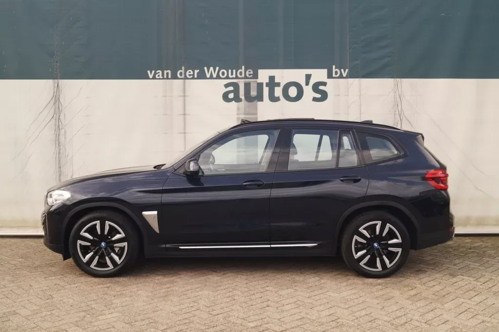BMW iX3 (2021) — foto 1