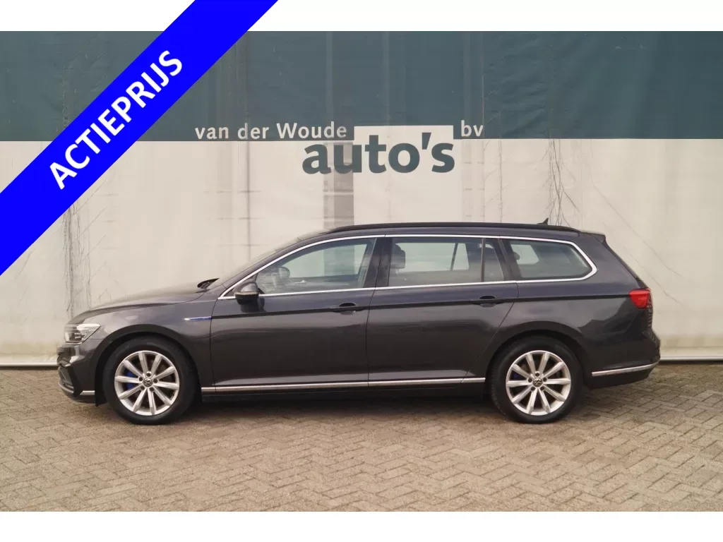 Volkswagen Passat (2022) — foto 1