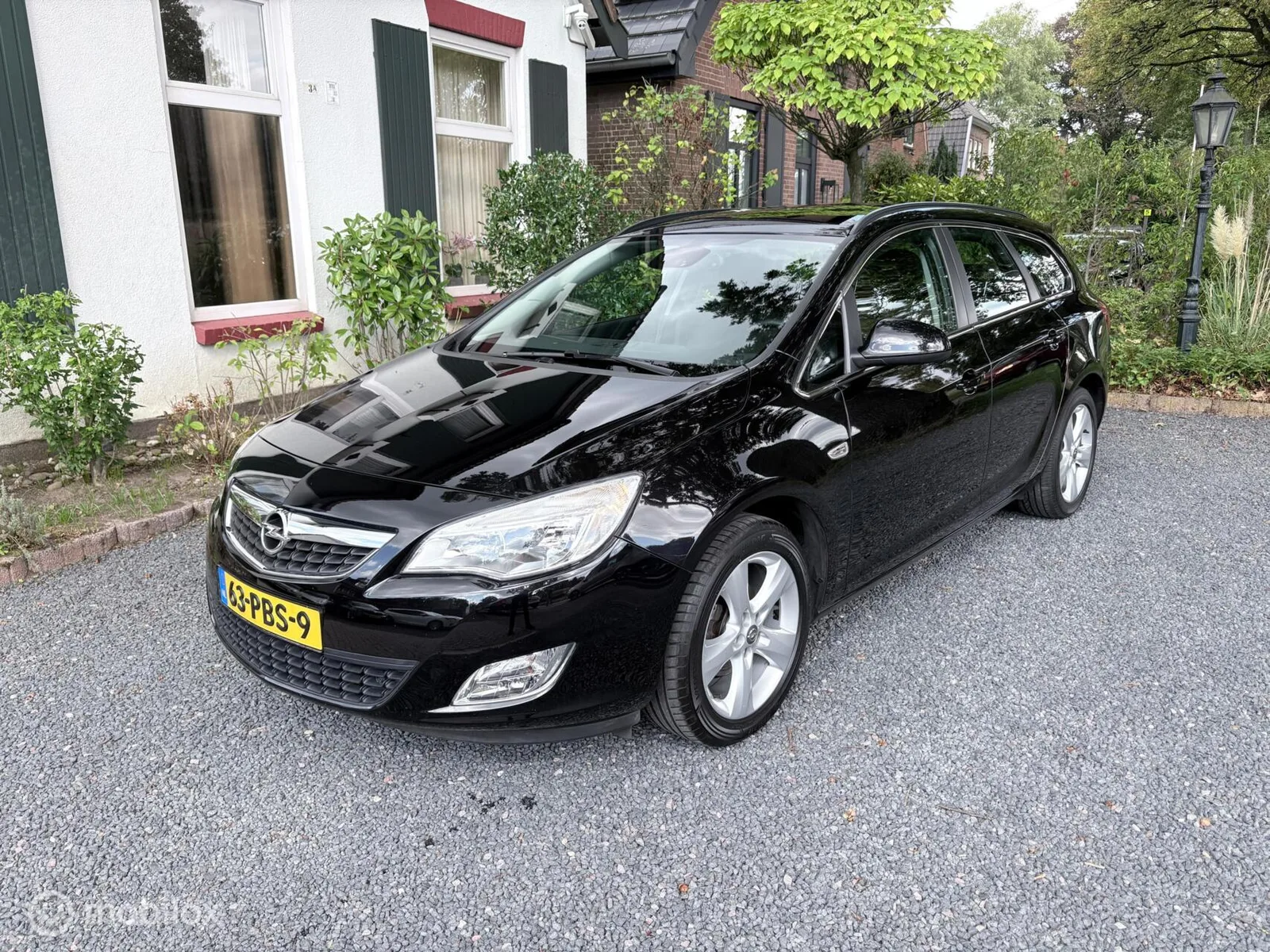 Opel Astra (2011) — foto 1