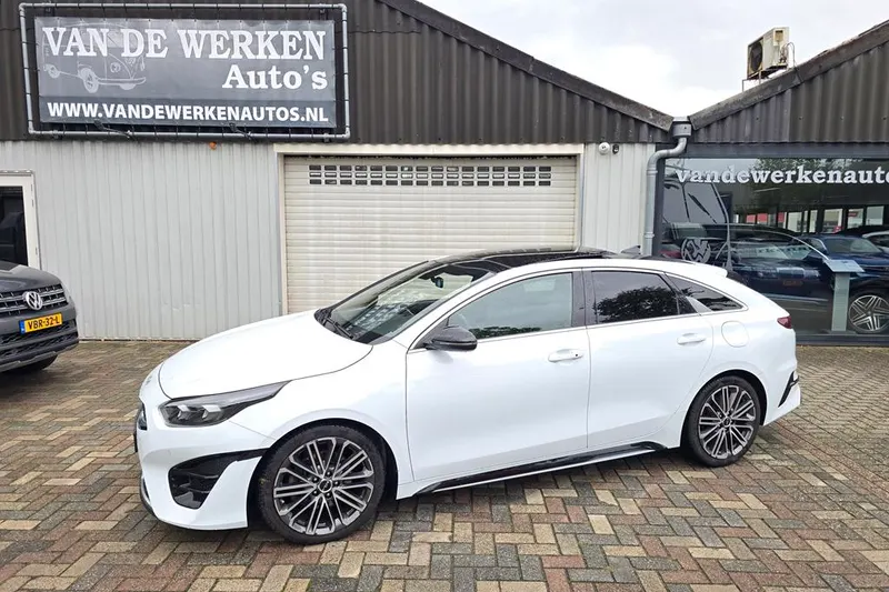 Kia ProCeed (2023)