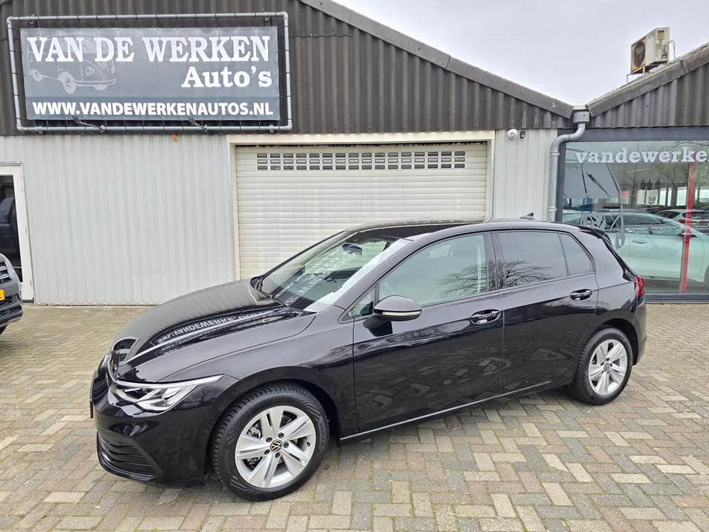 Volkswagen Golf (2023) — foto 1