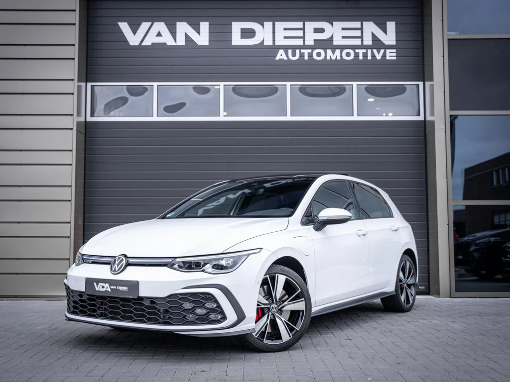 Volkswagen Golf (2021) — foto 1