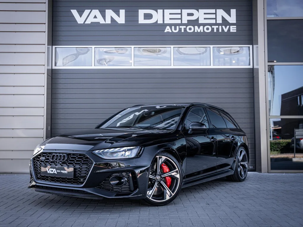 Audi RS 4 (2022) — foto 1