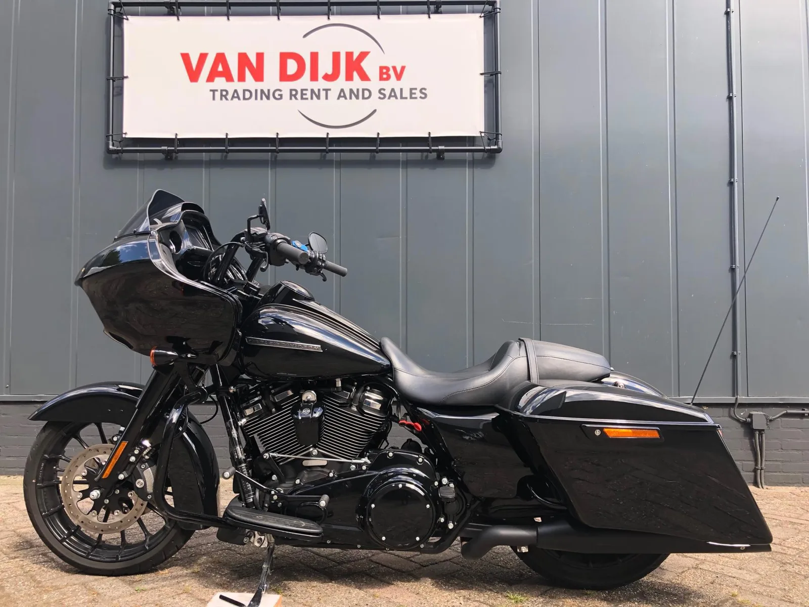 Harley-Davidson Road Glide 107 (2018) — foto 1