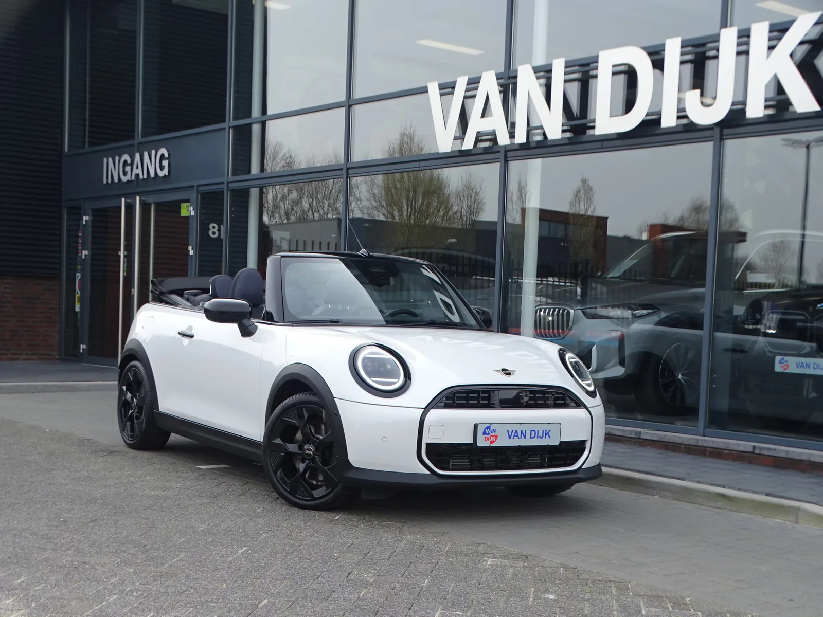 MINI Cabrio (2025) — foto 1