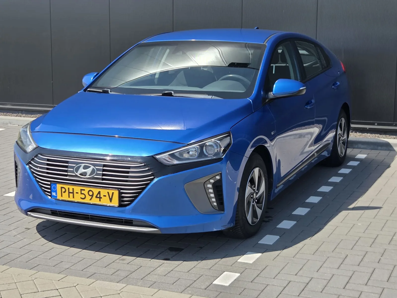 Hyundai Ioniq (2017) — foto 1