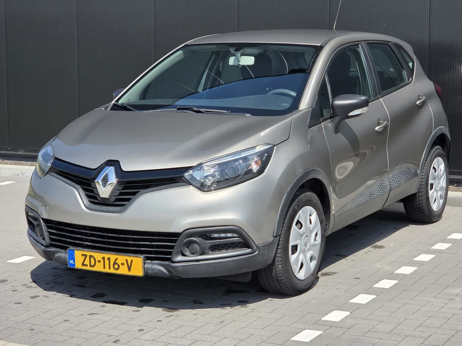 Renault Captur (2016) — foto 1
