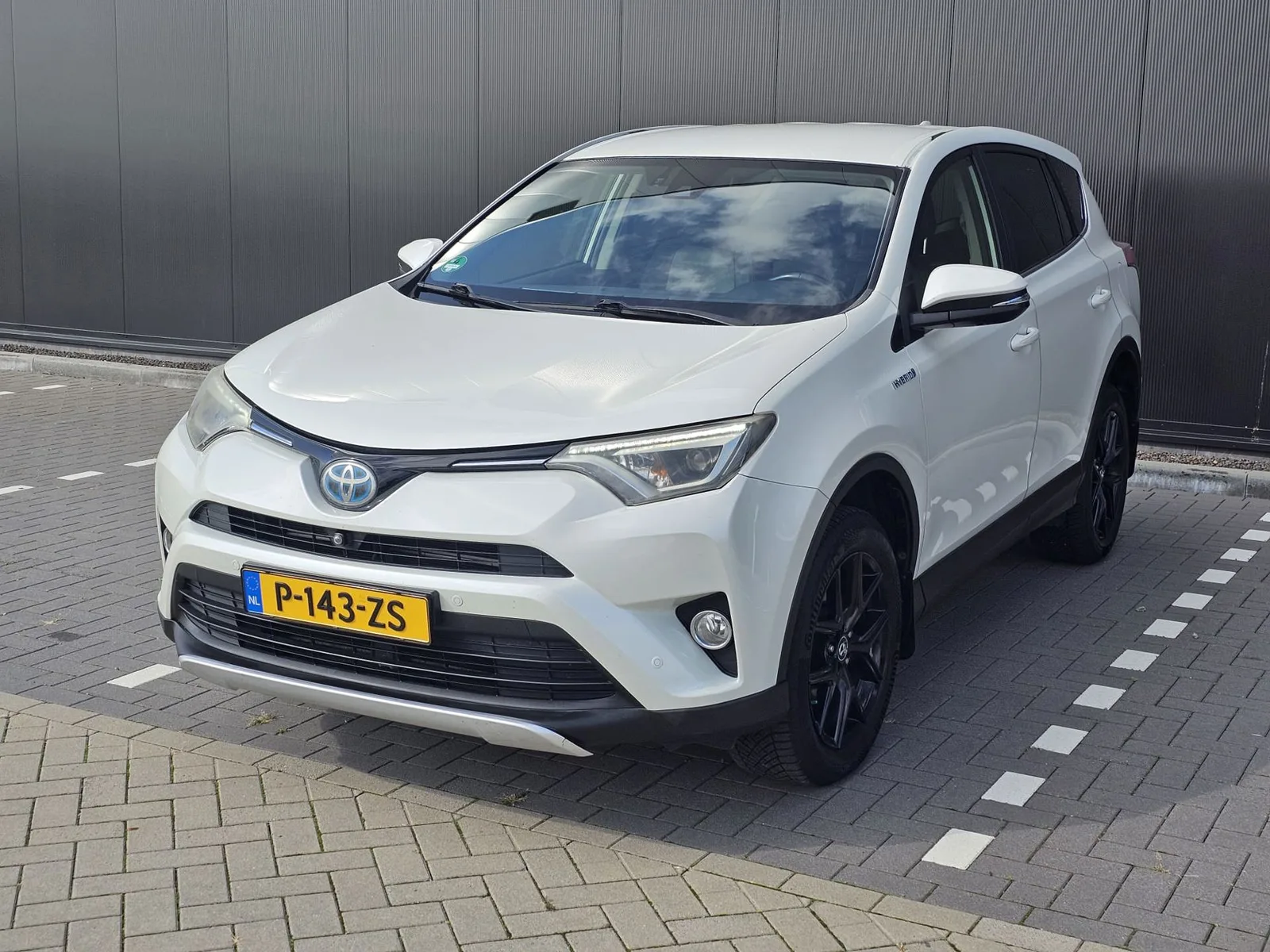 Toyota RAV4 (2016) — foto 1