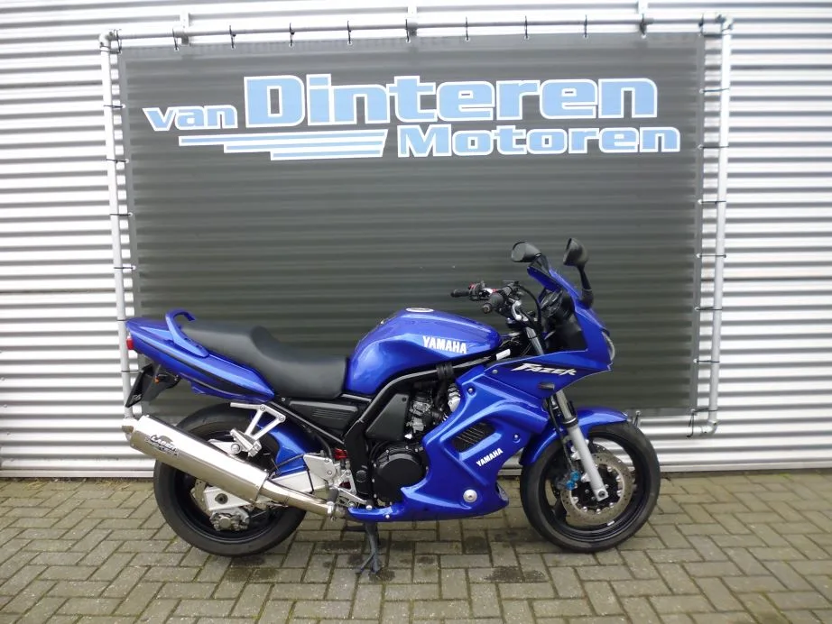 Yamaha FZS 600 Fazer (2002) — foto 1