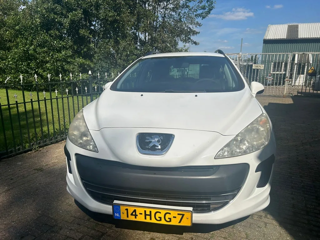 Peugeot 308 (2008) — foto 1