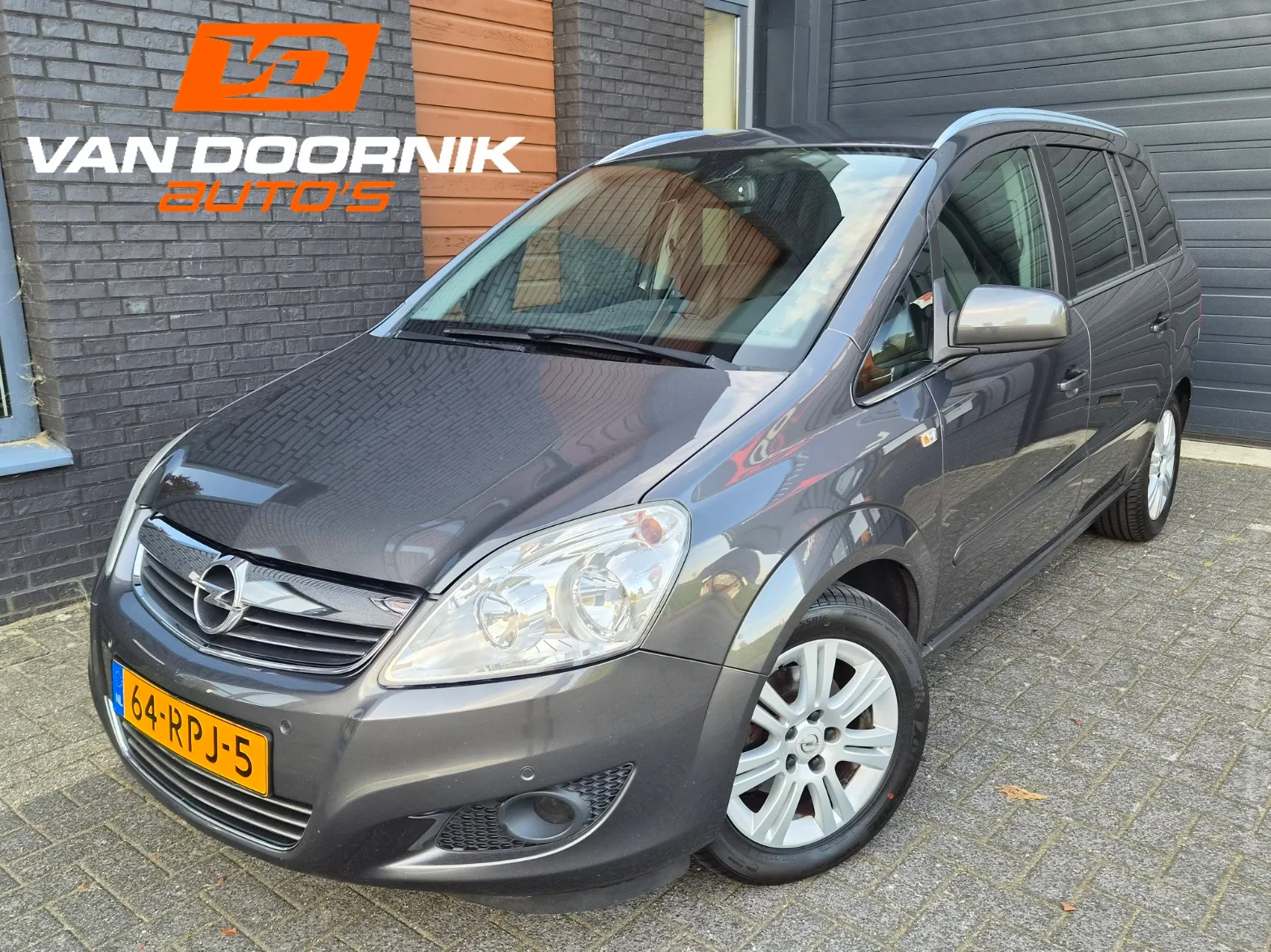Opel Zafira (2011) — foto 1