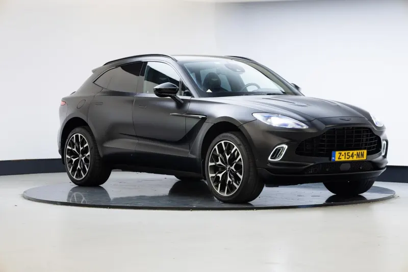Aston Martin DBX (2022)