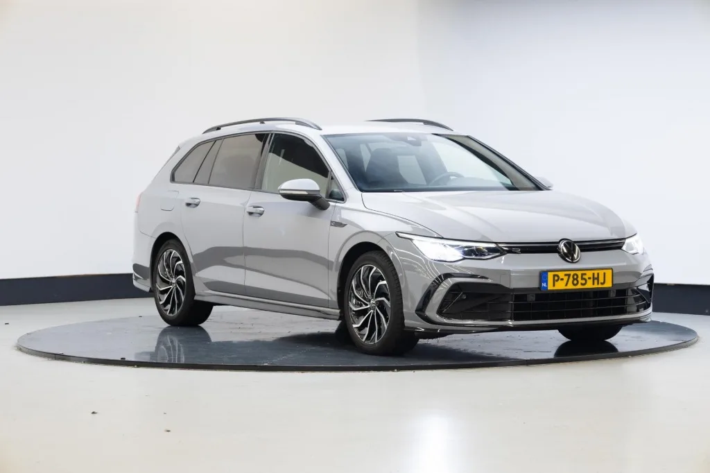 Volkswagen Golf (2021) — foto 1