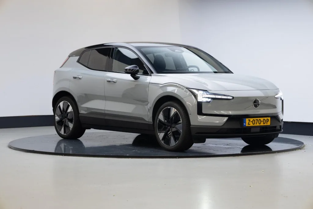 Volvo EX30 (2024) — foto 1