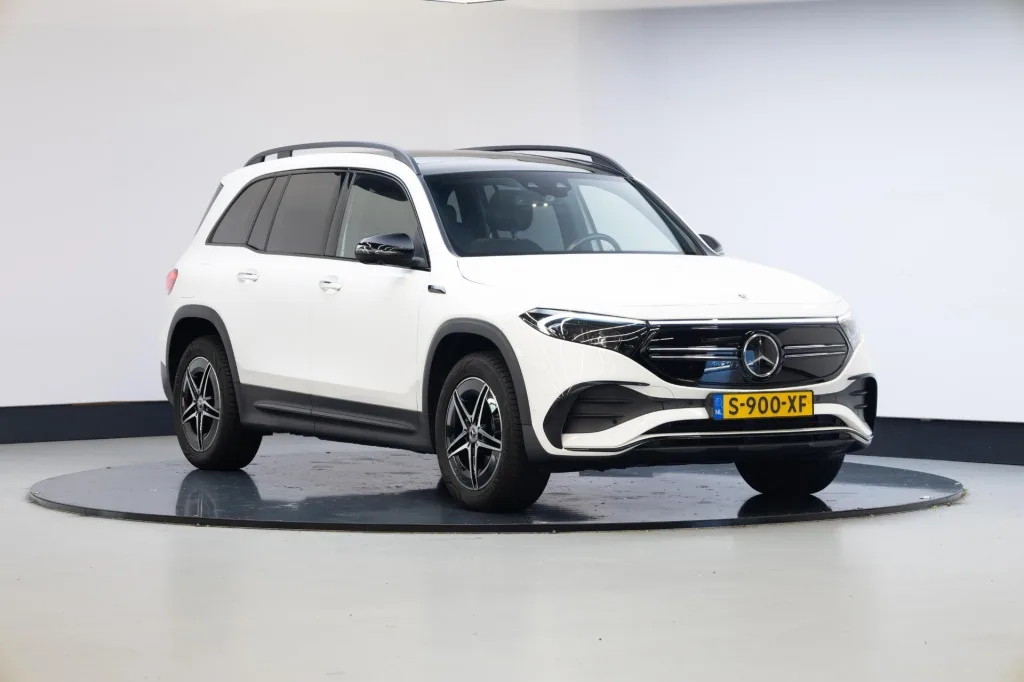 Mercedes-Benz EQB (2023) — foto 1