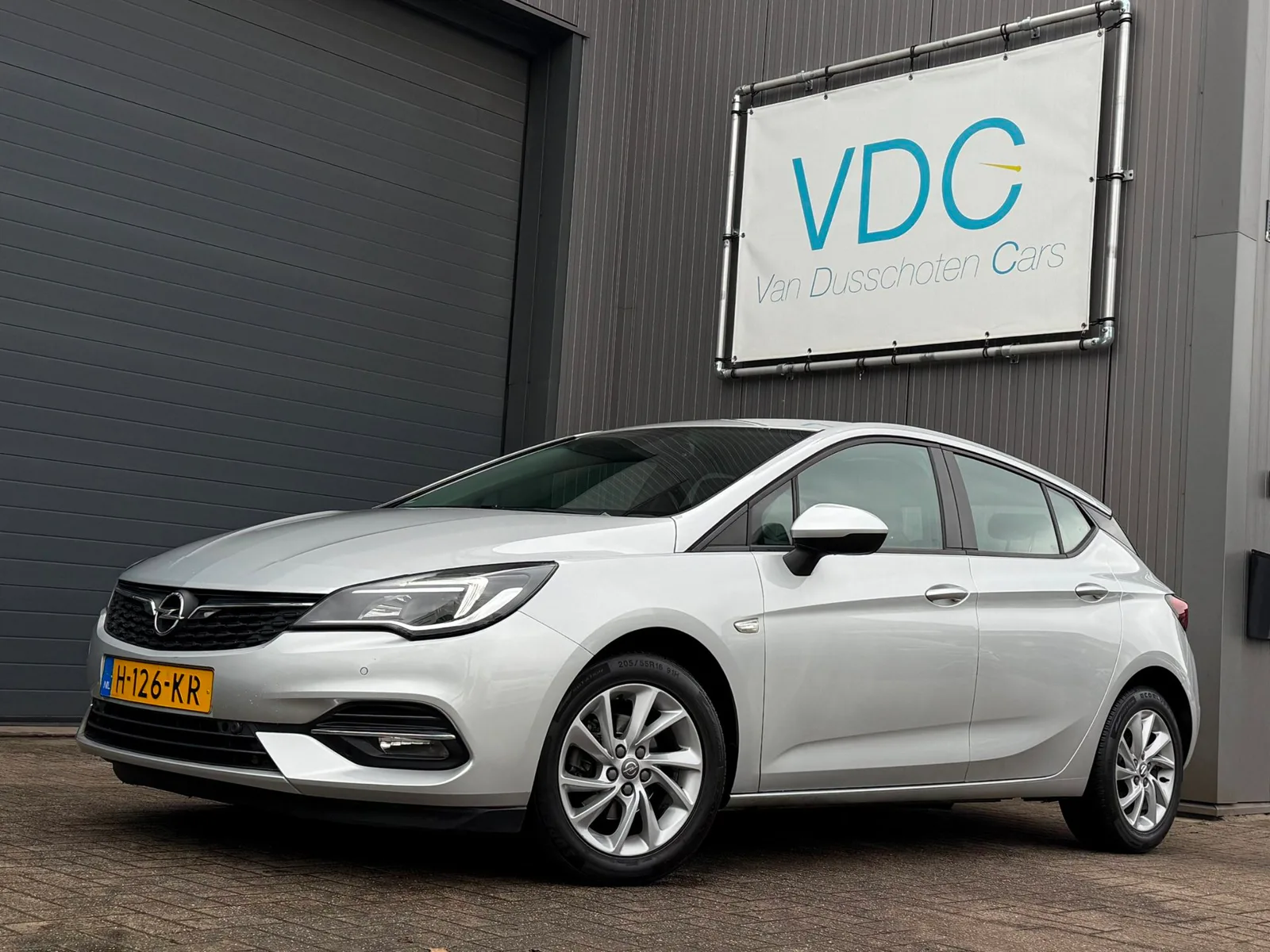 Opel Astra (2020) — foto 1