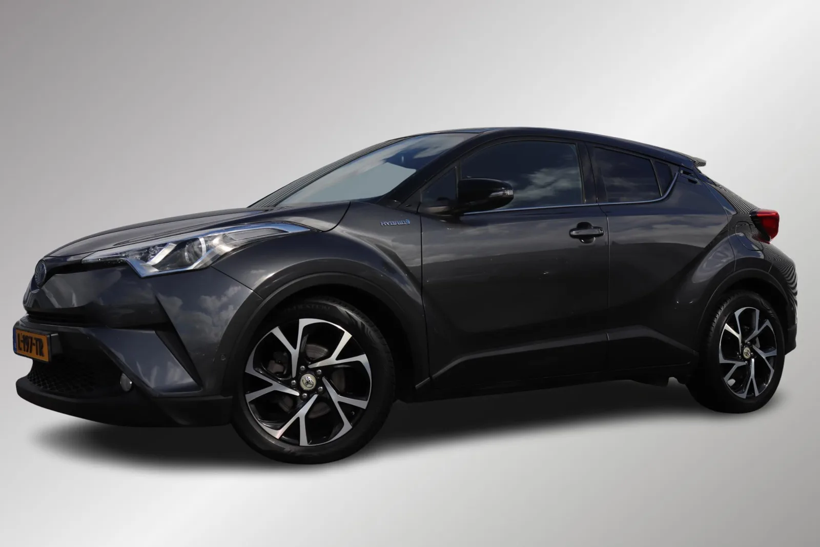 Toyota C-HR (2017) — foto 1