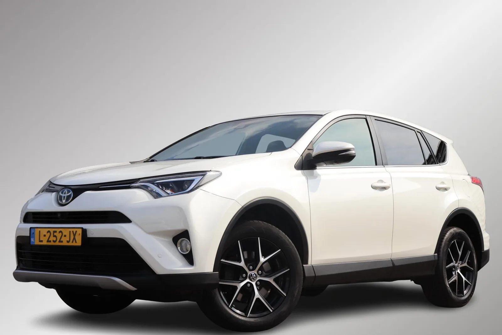 Toyota RAV4 (2017) — foto 1