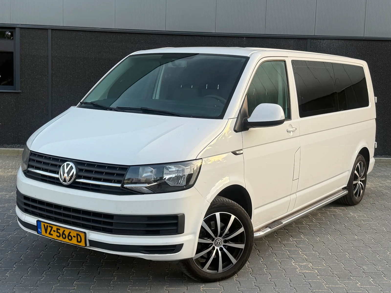 Volkswagen Transporter (2016) — foto 1