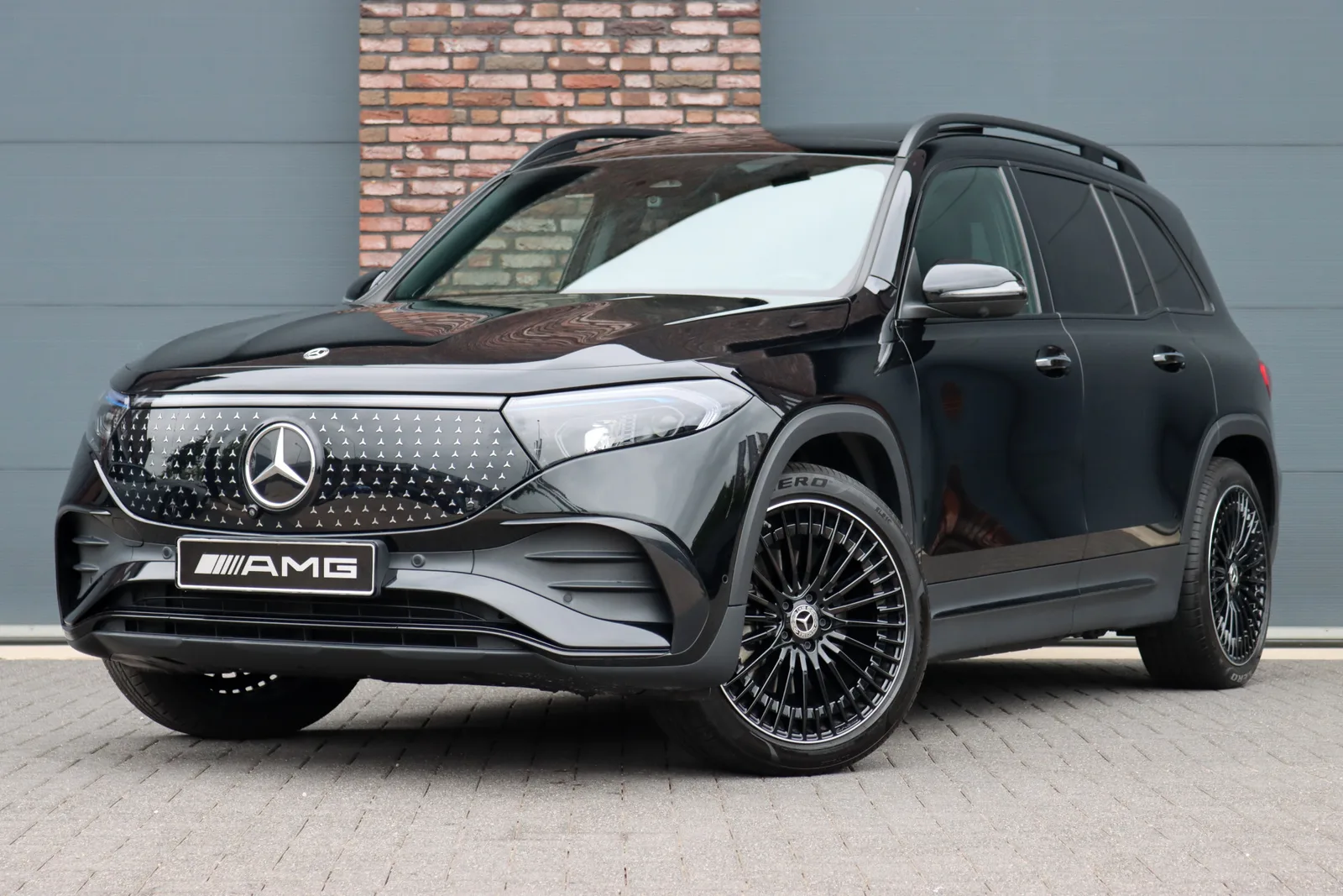 Mercedes-Benz EQB (2025) — foto 1