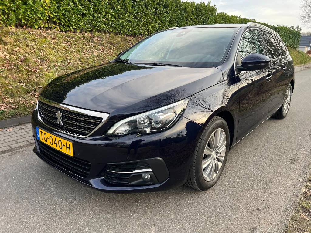 Peugeot 308 (2018) — foto 1