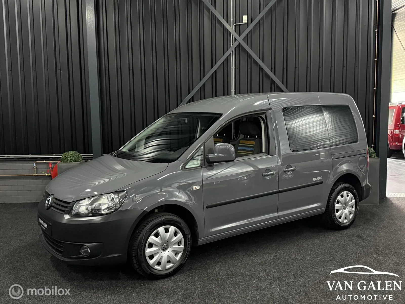 Volkswagen Caddy (2013) — foto 1