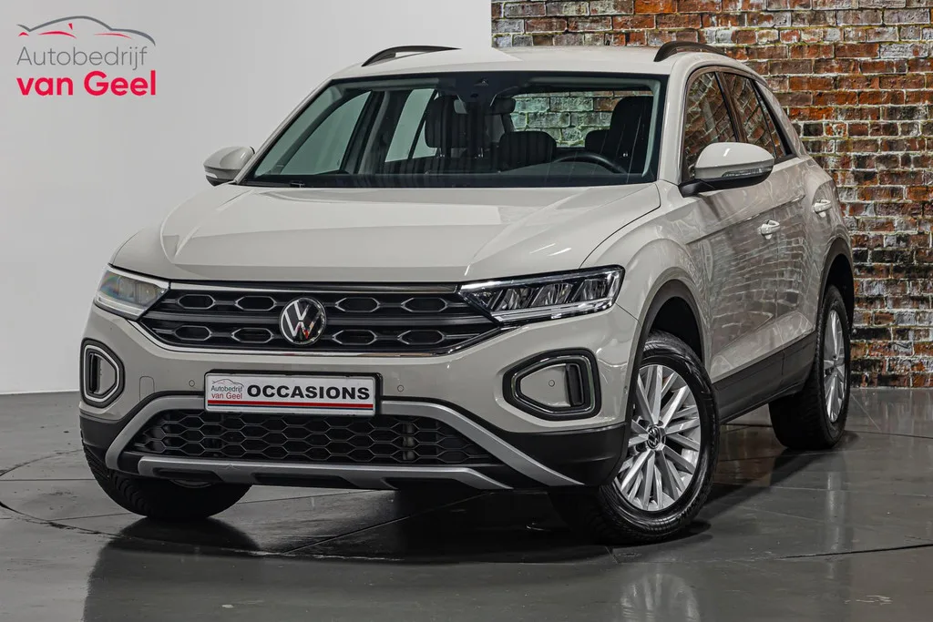 Volkswagen T-Roc (2024) — foto 1