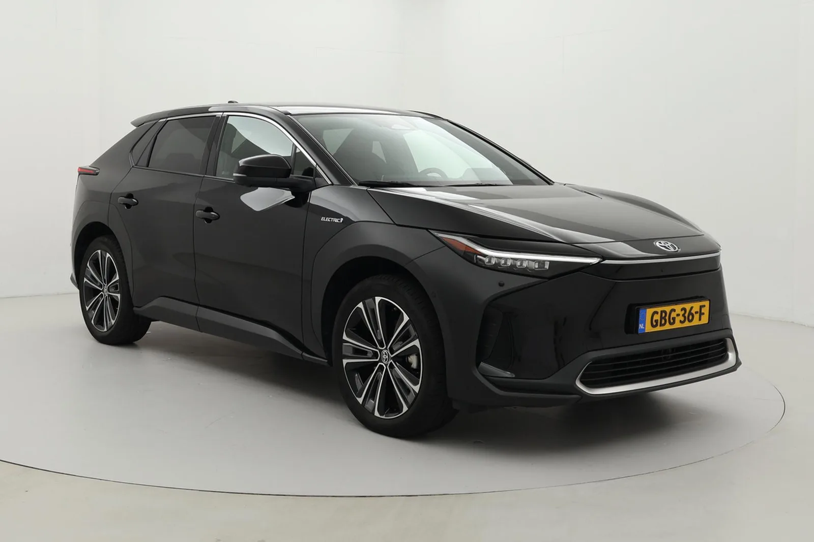 Toyota bZ4X (2024) — foto 1