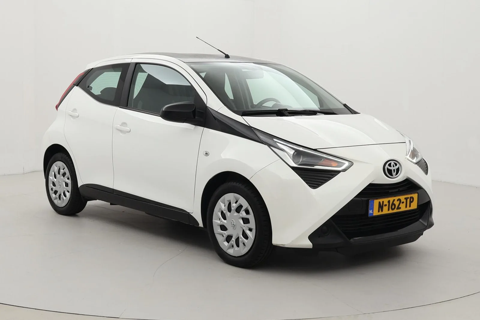 Toyota Aygo (2022) — foto 1