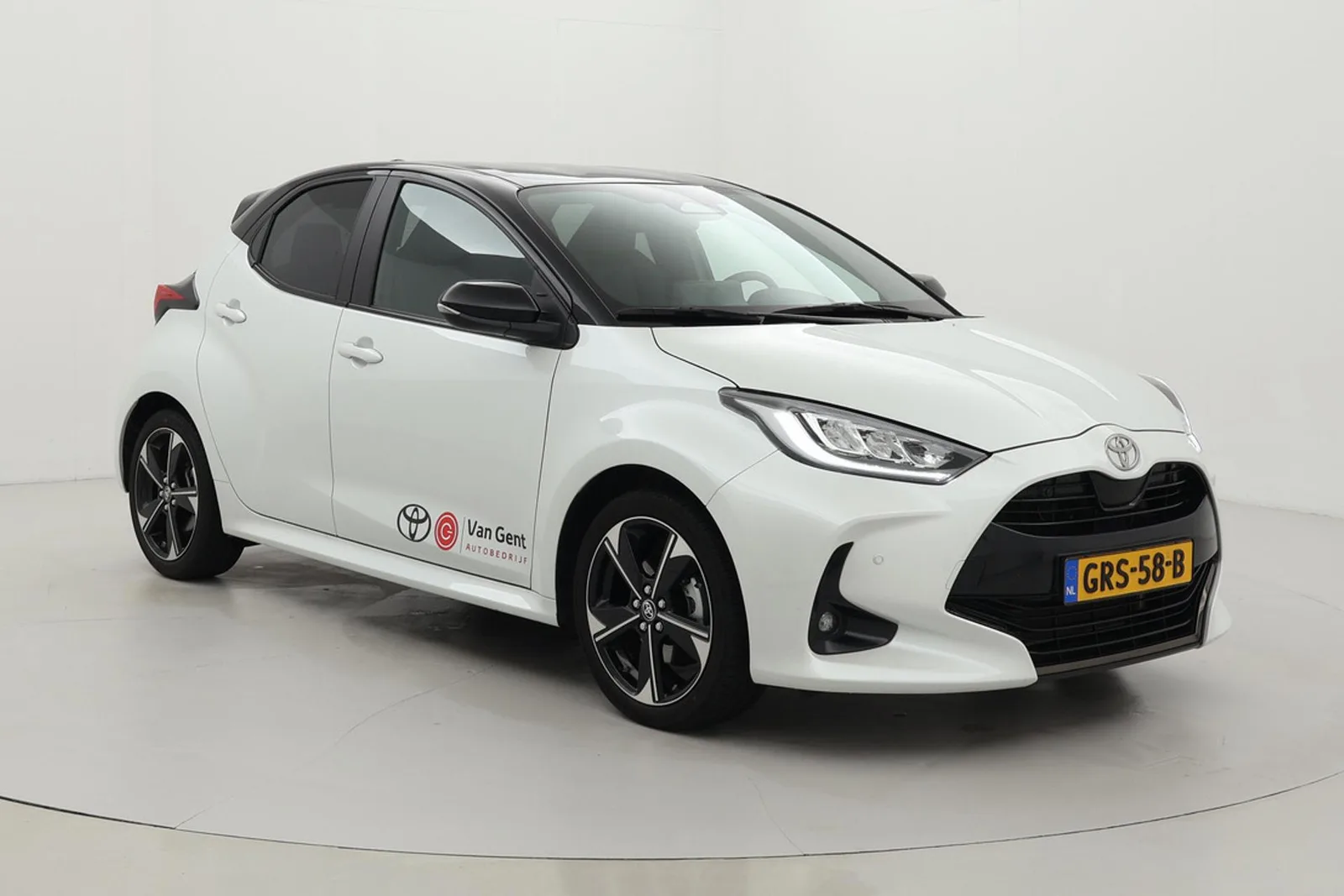 Toyota Yaris (2024) — foto 1
