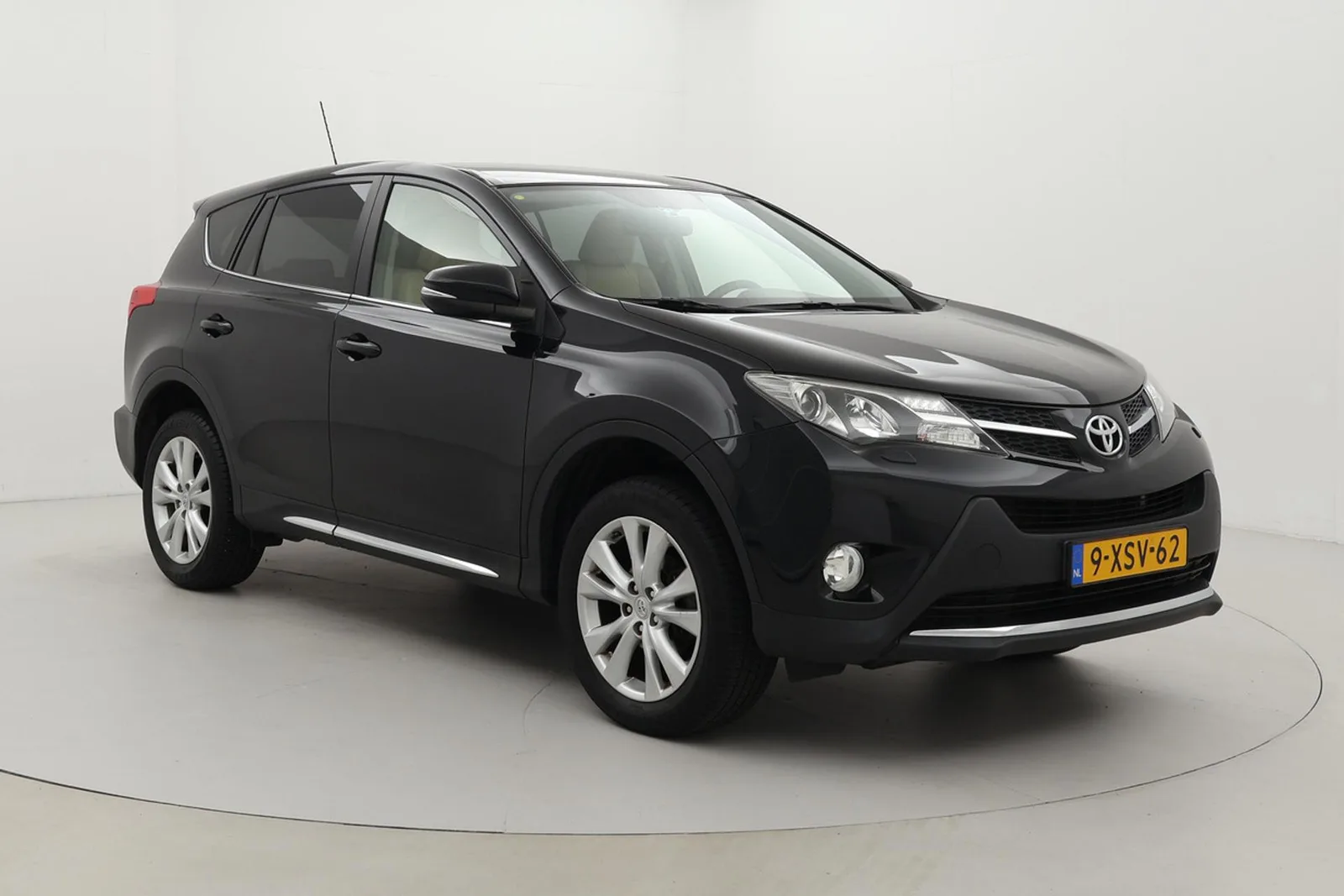 Toyota RAV4 (2014) — foto 1