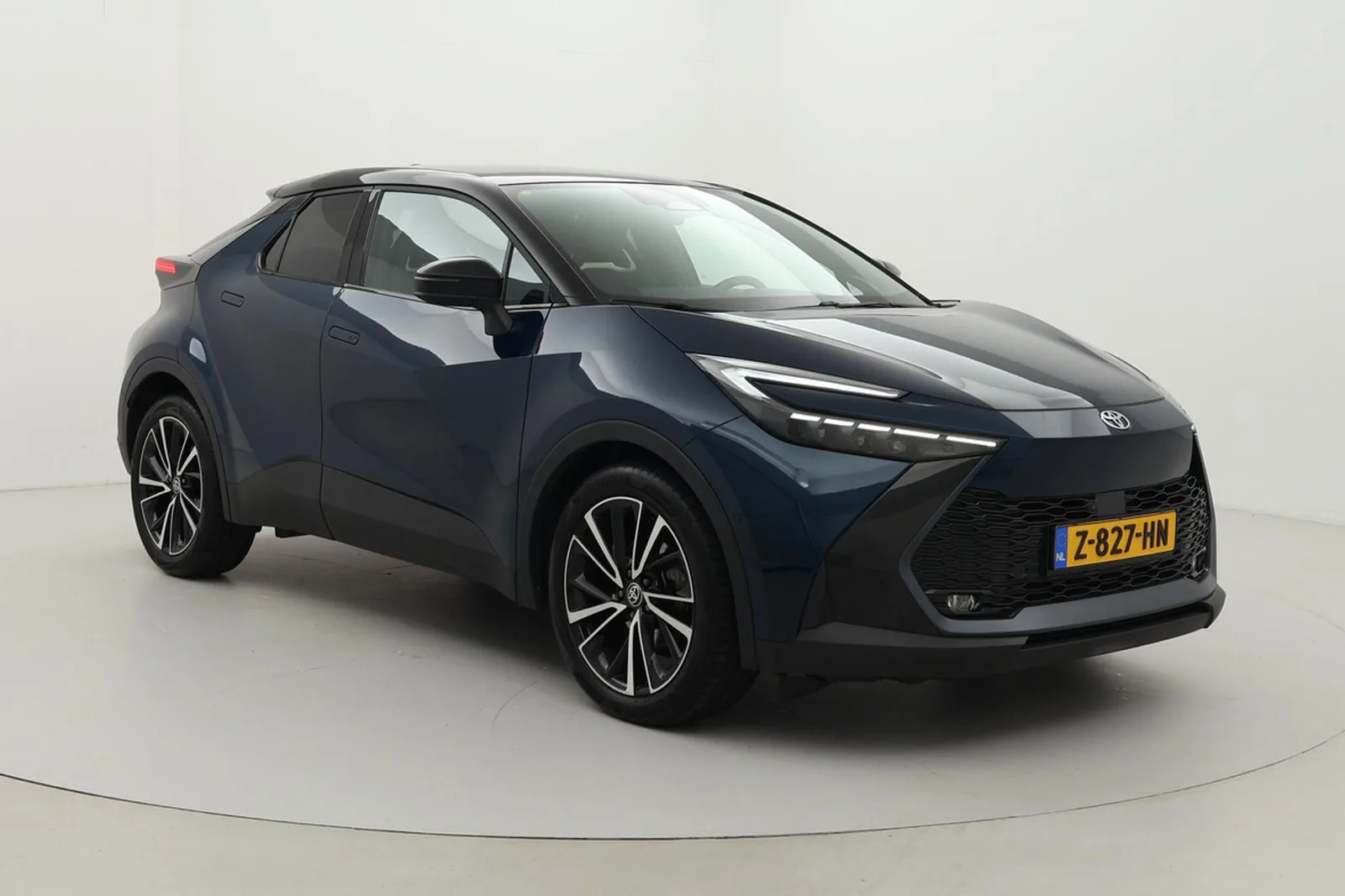 Toyota C-HR (2024) — foto 1