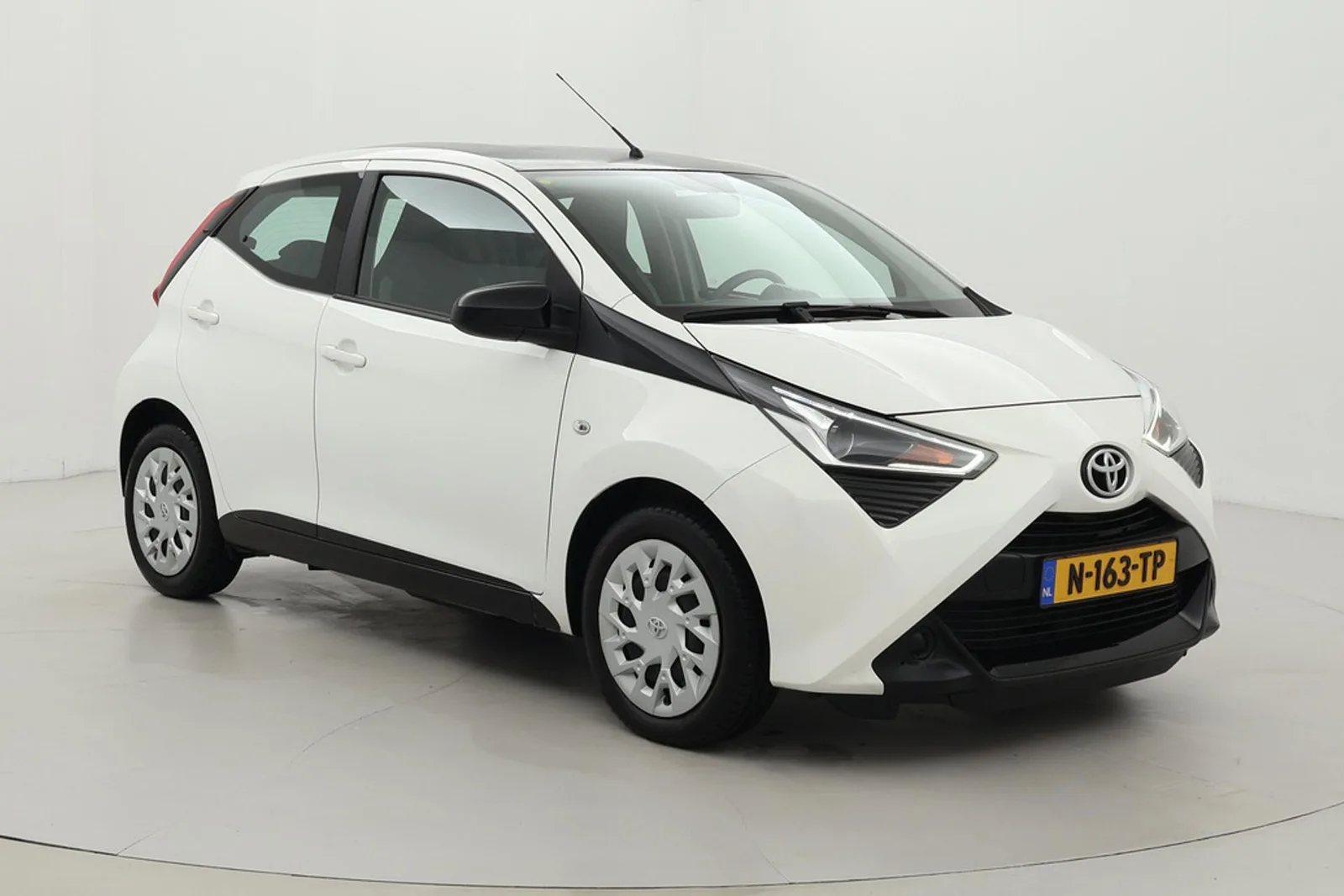 Toyota Aygo (2022) — foto 1
