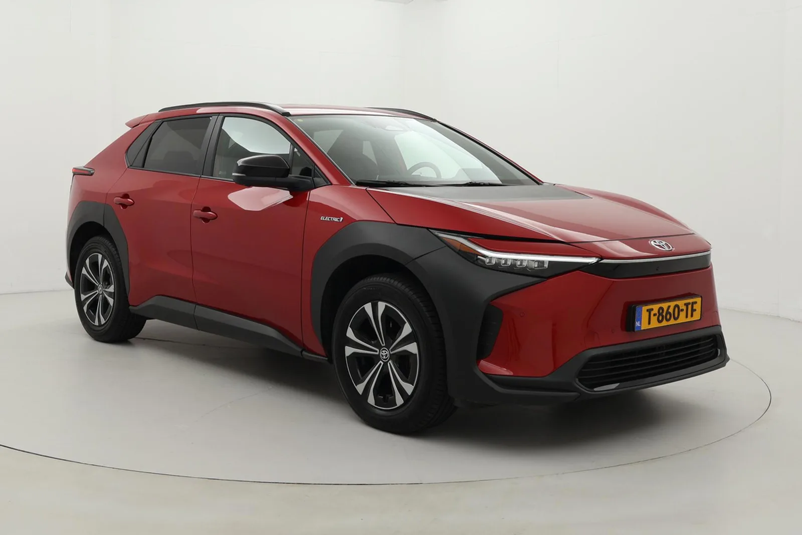 Toyota bZ4X (2023) — foto 1