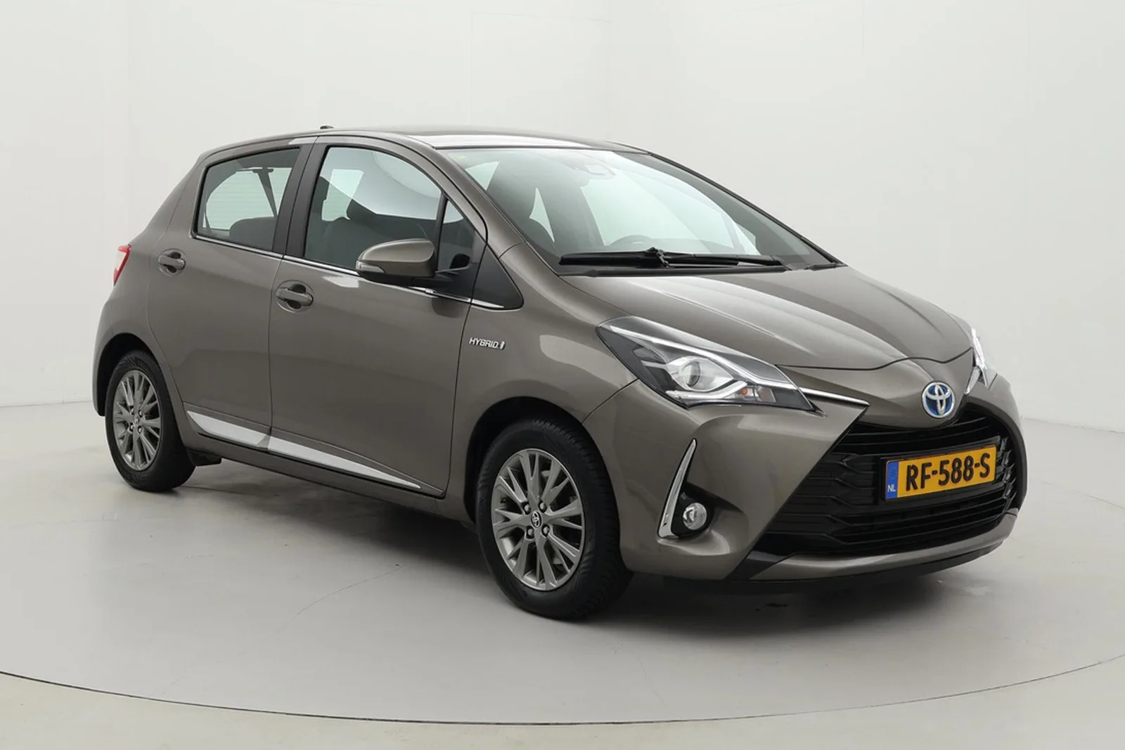 Toyota Yaris (2017) — foto 1