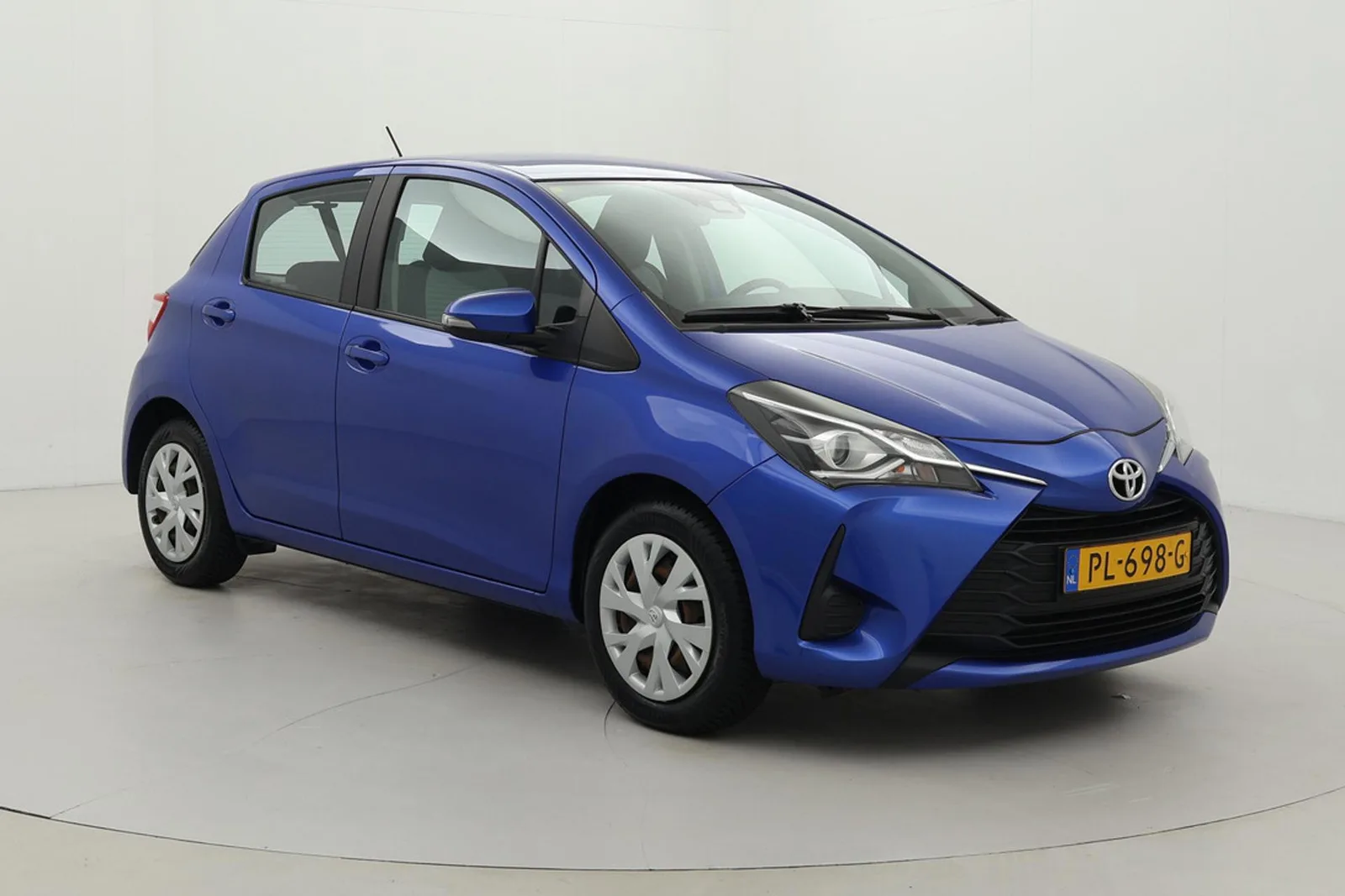 Toyota Yaris (2017) — foto 1