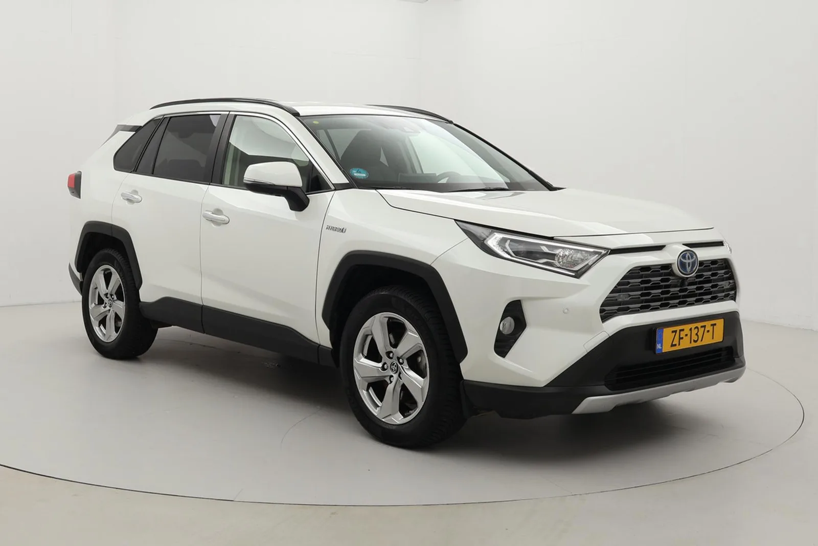 Toyota RAV4 (2019) — foto 1
