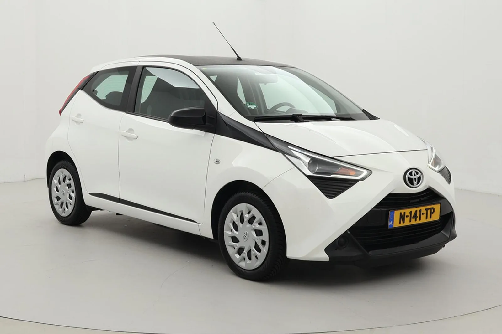 Toyota Aygo (2022) — foto 1