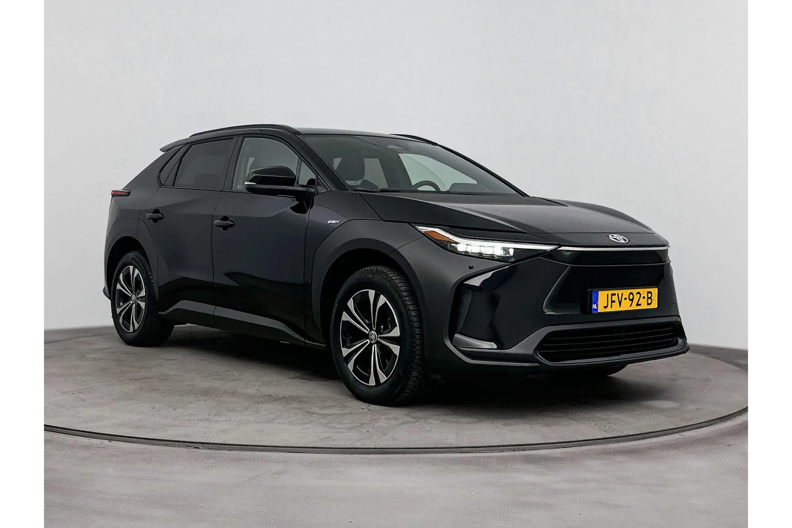 Toyota bZ4X (2025) — foto 1