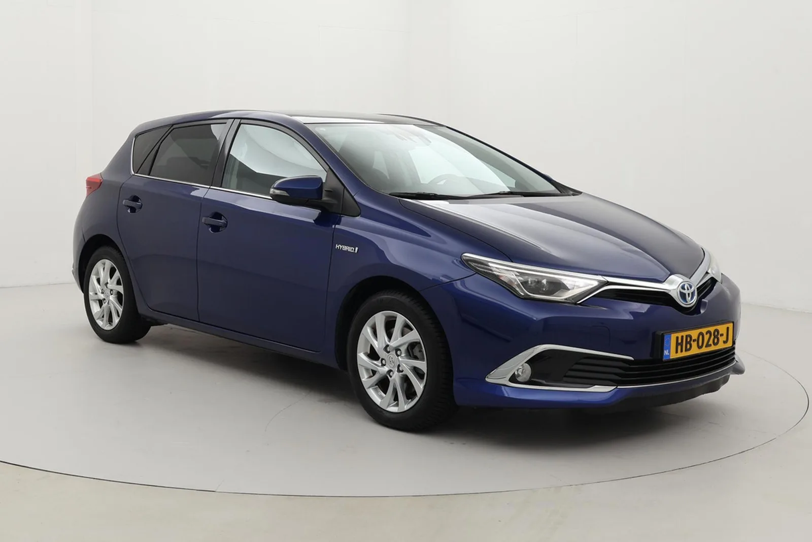Toyota Auris (2015) — foto 1