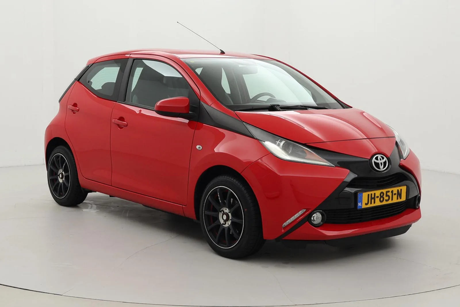 Toyota Aygo (2016) — foto 1