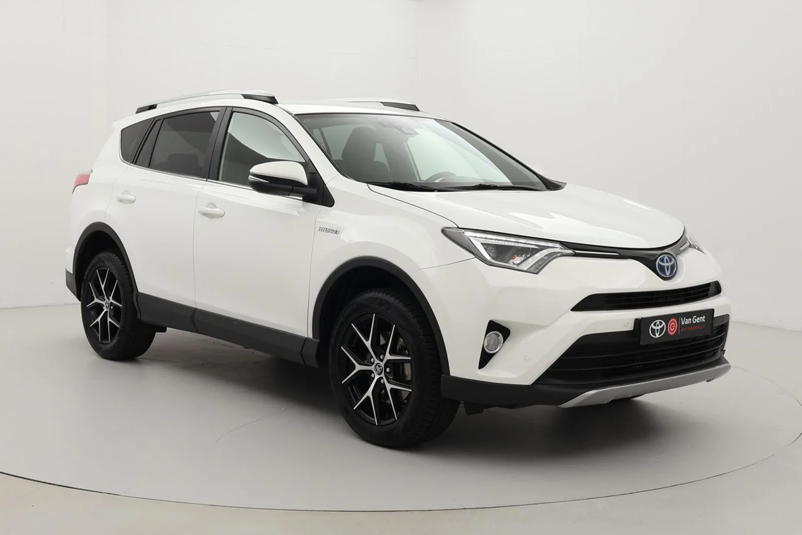 Toyota RAV4 (2017) — foto 1