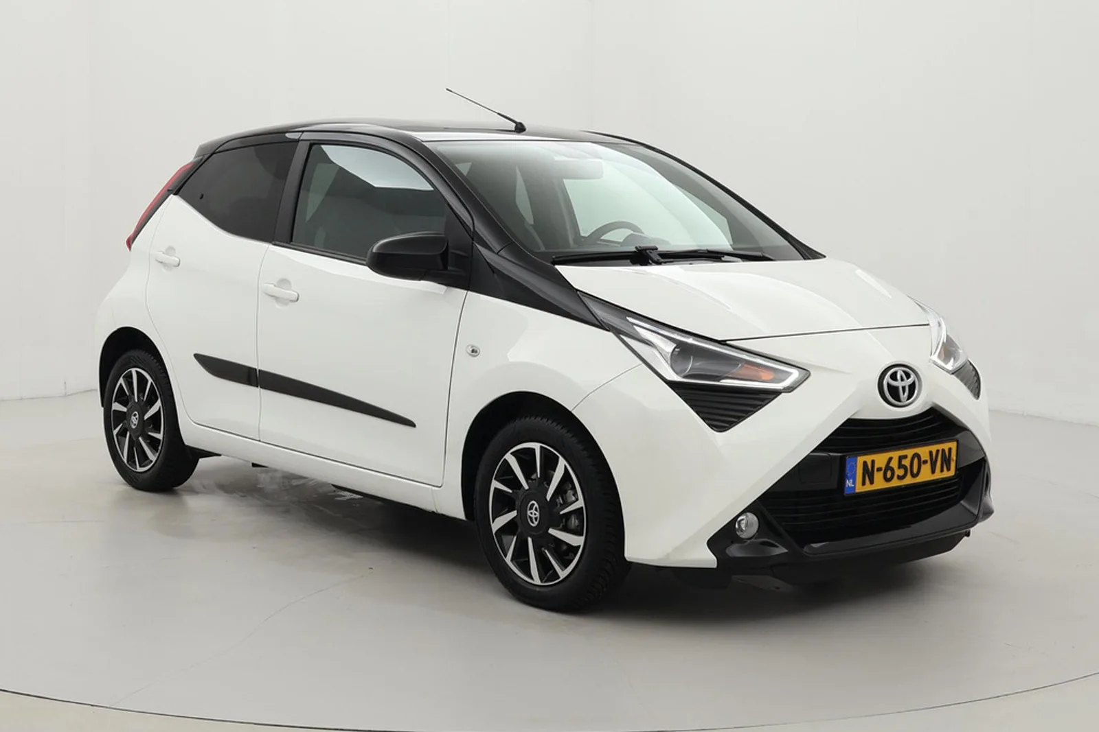 Toyota Aygo (2022) — foto 1