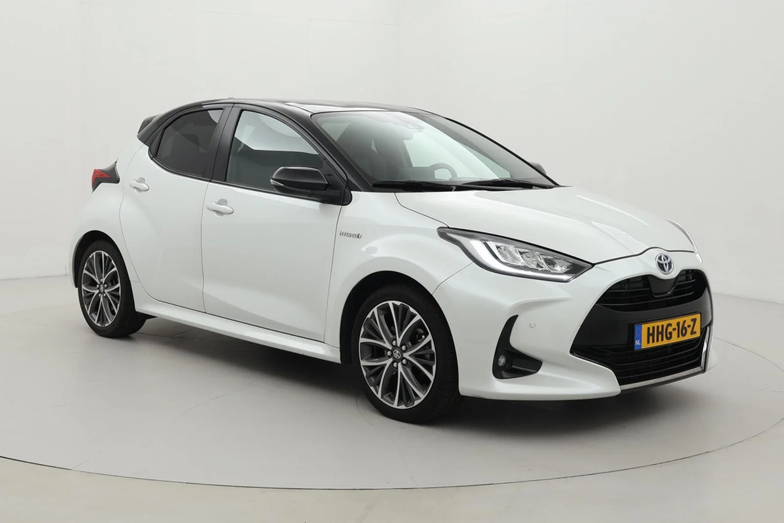 Toyota Yaris (2021) — foto 1