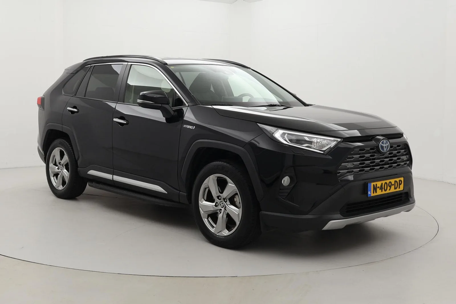 Toyota RAV4 (2021) — foto 1