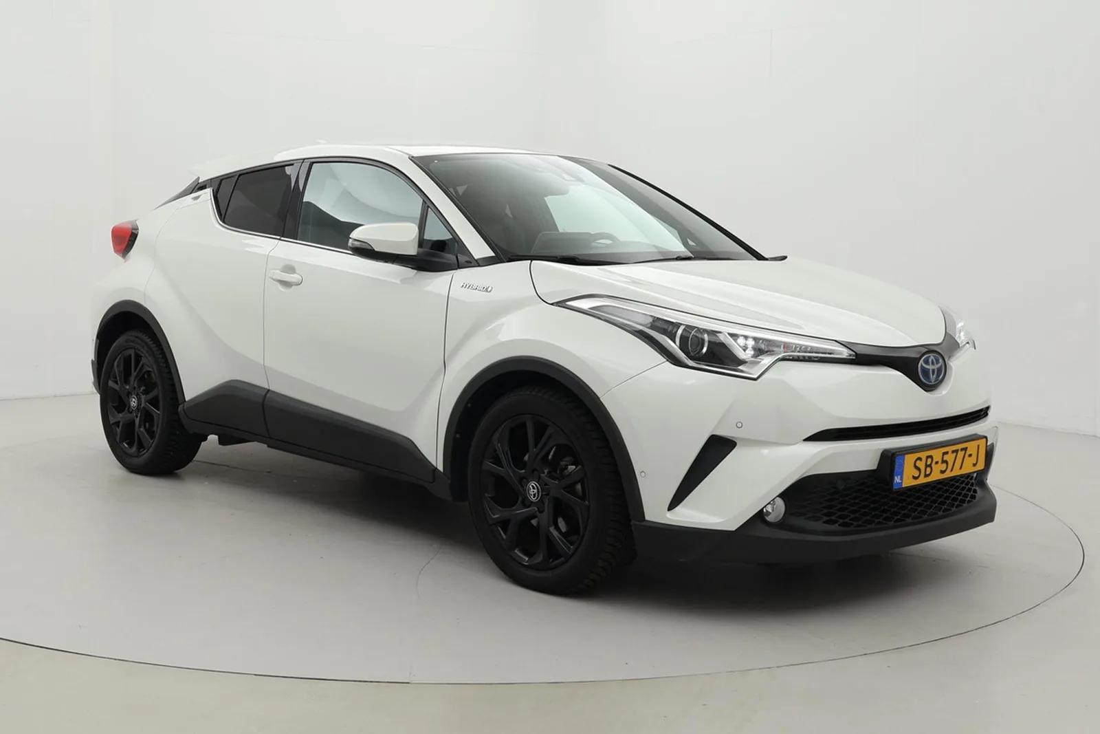 Toyota C-HR (2018) — foto 1