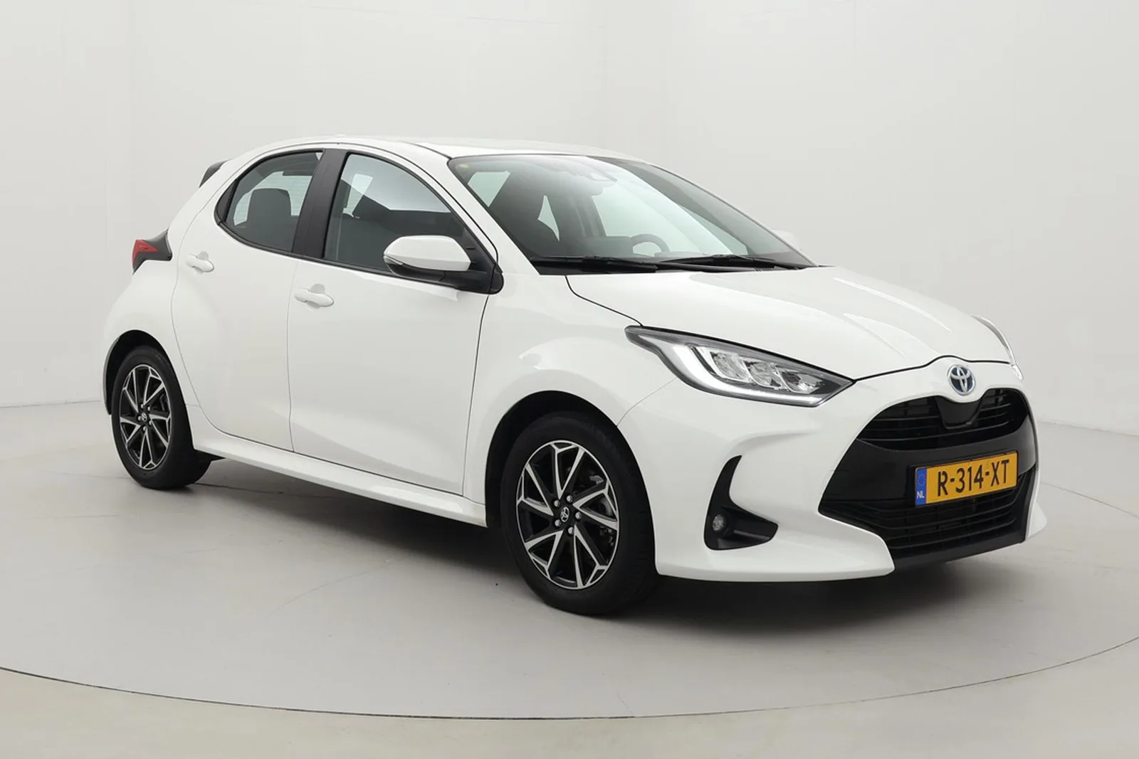 Toyota Yaris (2022) — foto 1