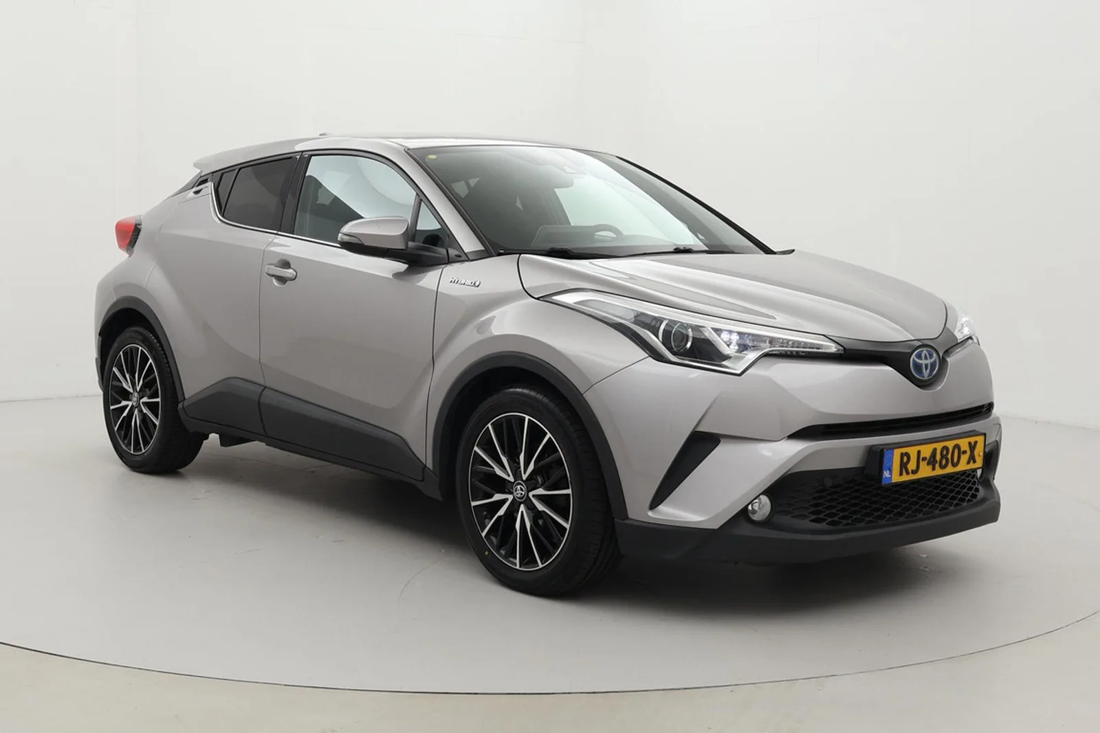 Toyota C-HR (2017) — foto 1