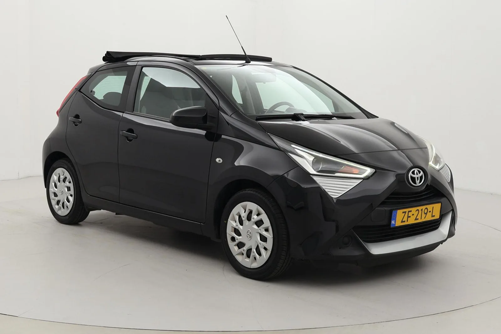 Toyota Aygo (2019) — foto 1